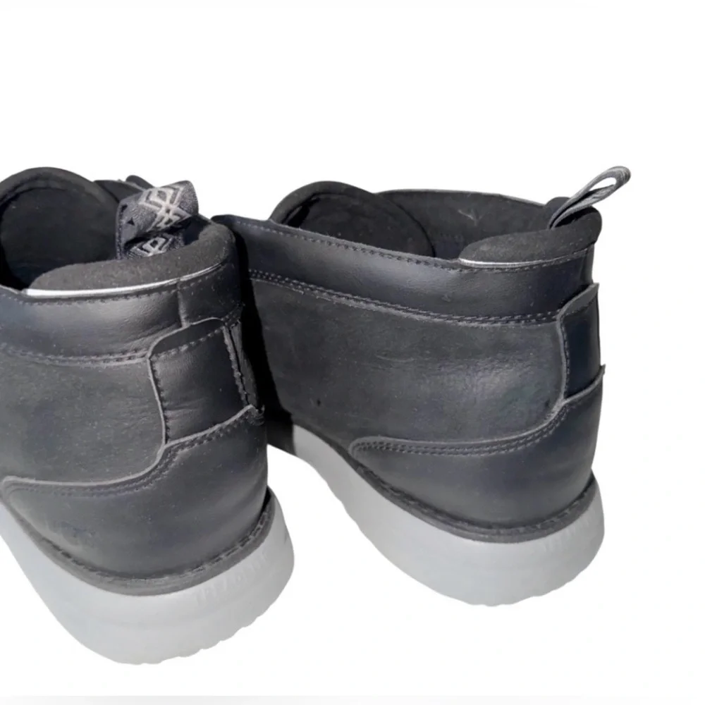 UGG Union Chukka Boot Men’s Black Leather Sz 11 Contemporary Minimalist career